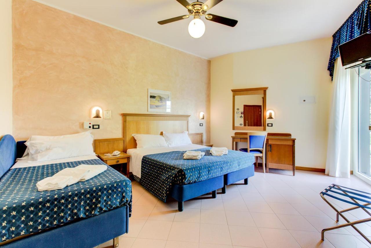 Hotel Verona Cesenatico Buitenkant foto