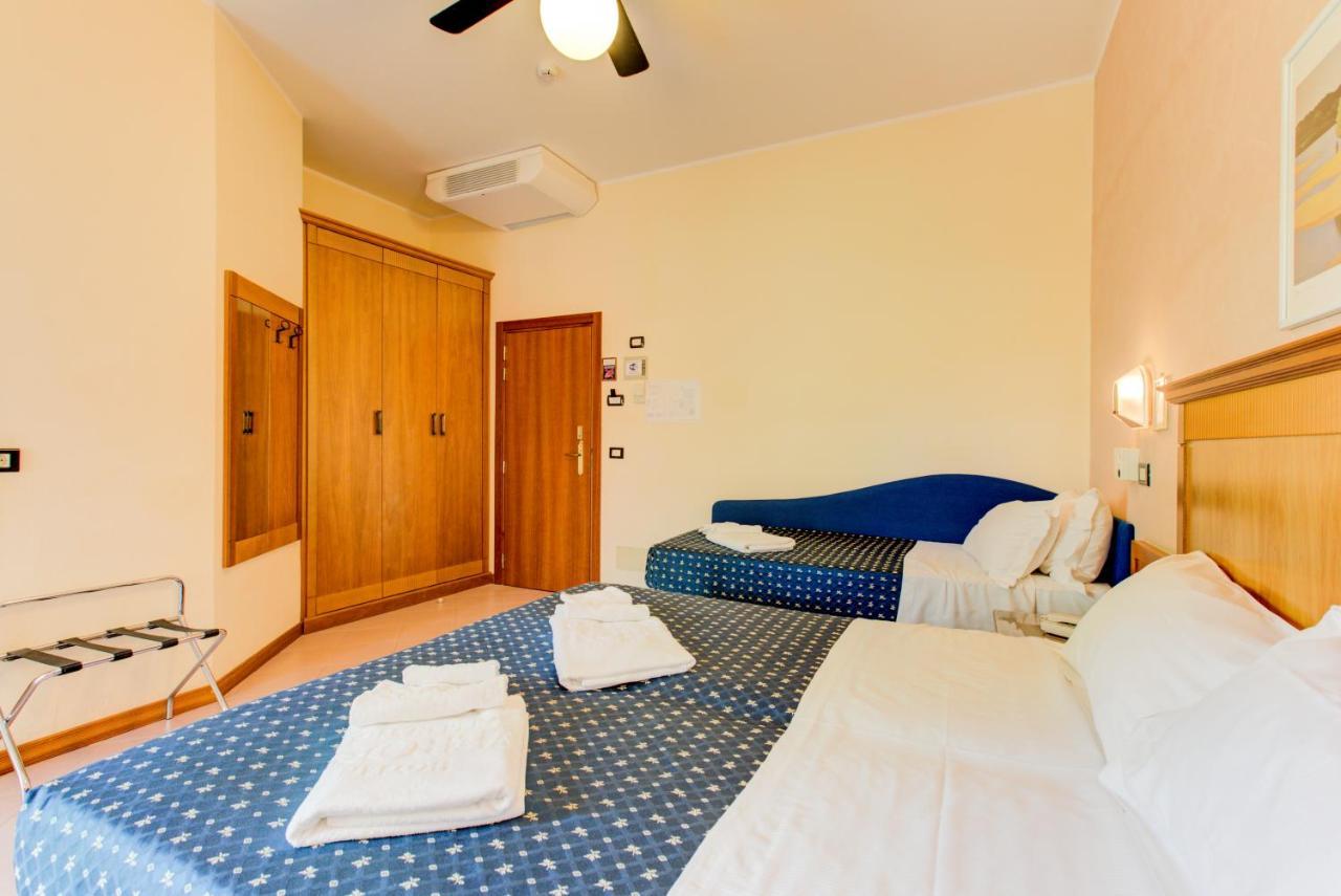 Hotel Verona Cesenatico Buitenkant foto