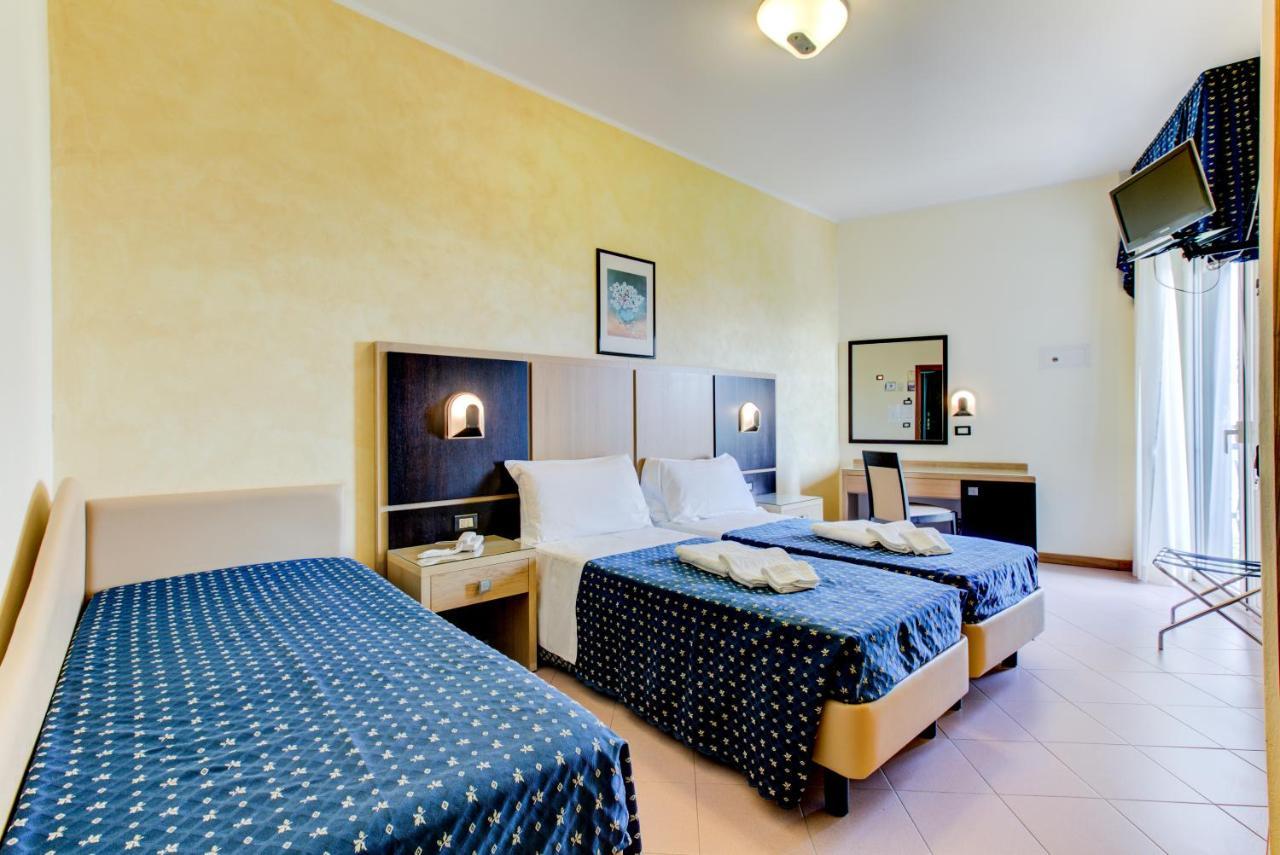 Hotel Verona Cesenatico Buitenkant foto