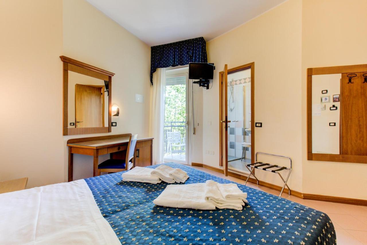 Hotel Verona Cesenatico Buitenkant foto