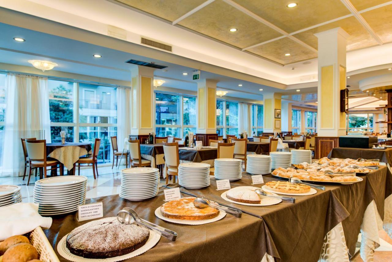 Hotel Verona Cesenatico Buitenkant foto