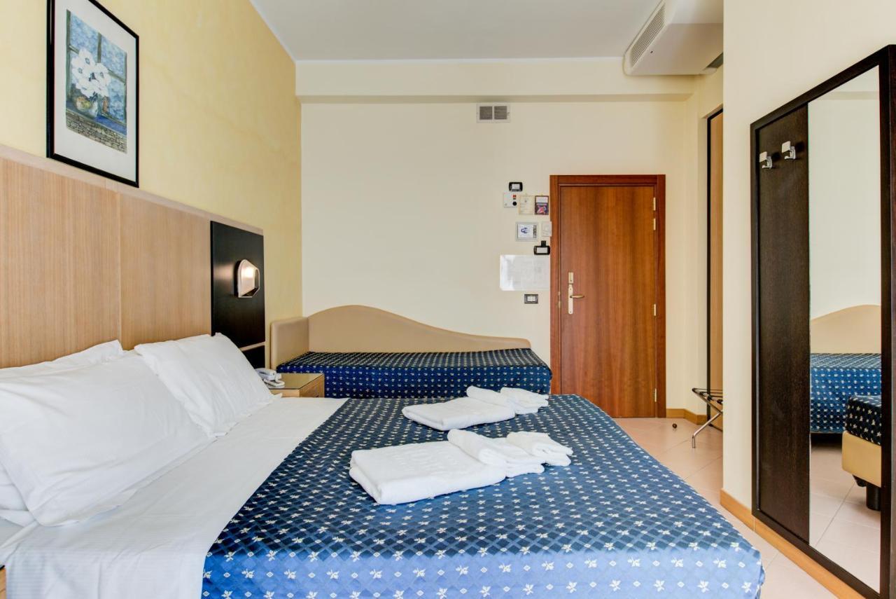 Hotel Verona Cesenatico Buitenkant foto